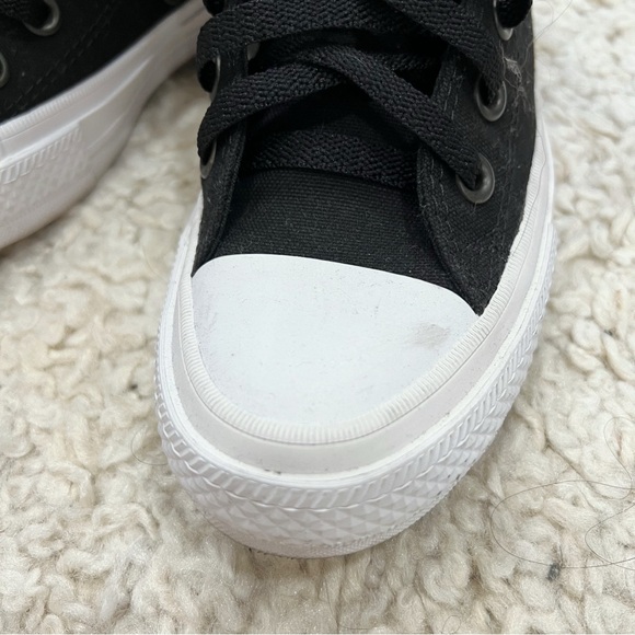 Chuck Taylor Converse - Picture 7 of 11